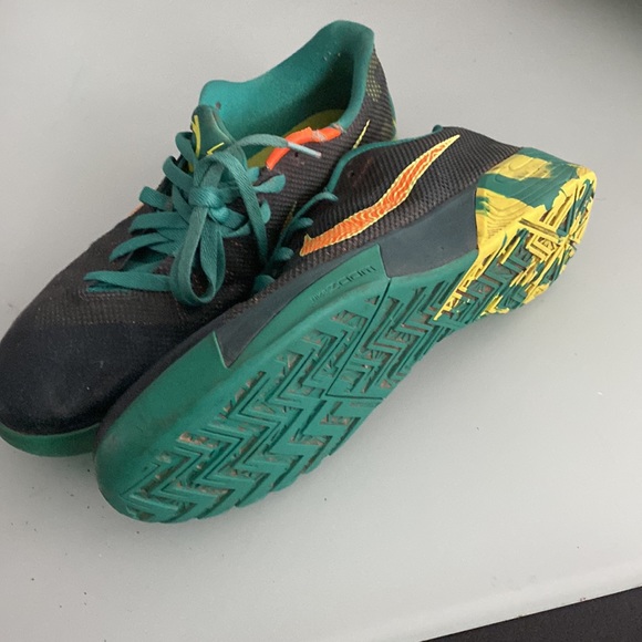 Mens Nike shoes - Picture 3 of 6